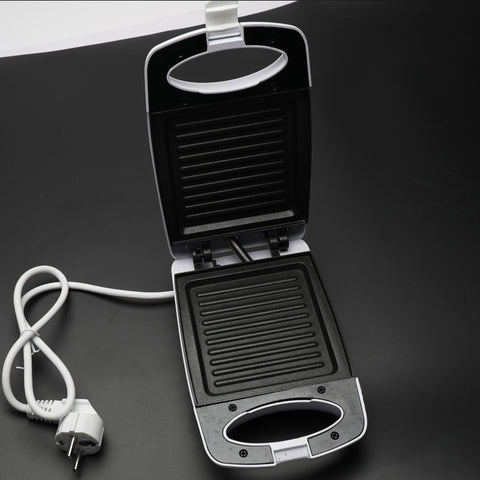 Multifunctional sandwich maker for breakfast at home